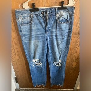 Mom jeans. Loose fitting.